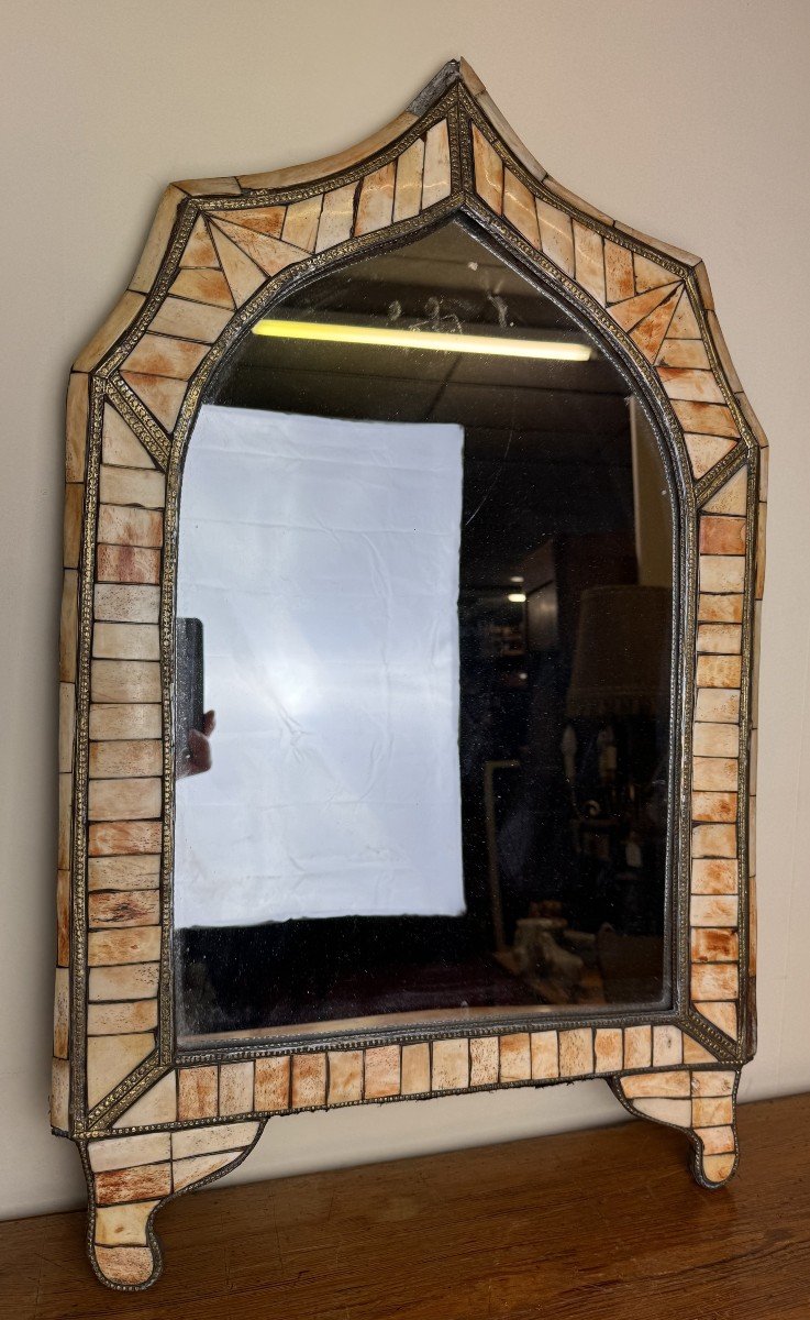Orient Début XXeme : Miroir De Forme Atypique Réalisé En Os De Chameau   -photo-1