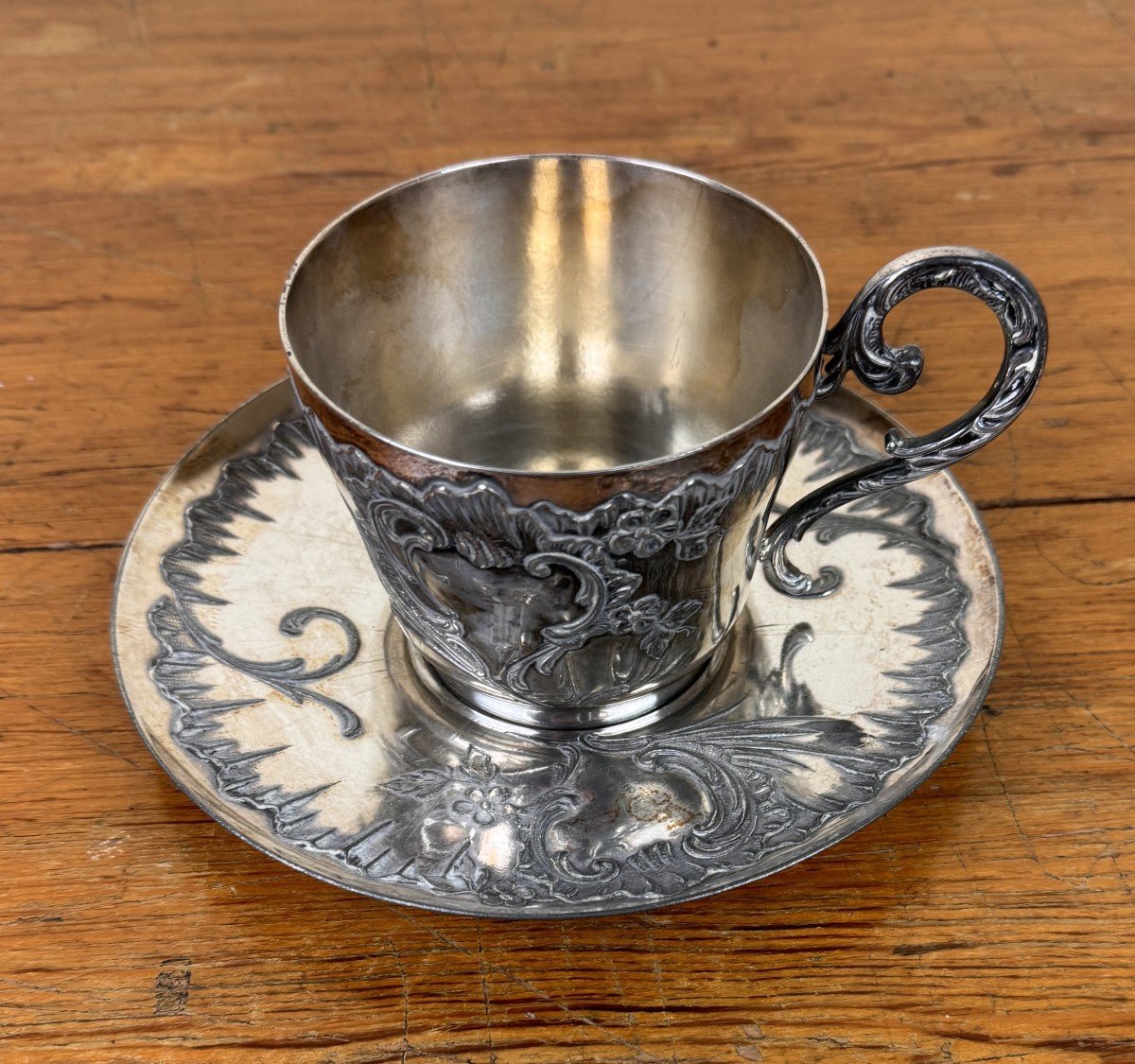 Gallia: Large Selfish Cup With Its Silver Metal Saucer