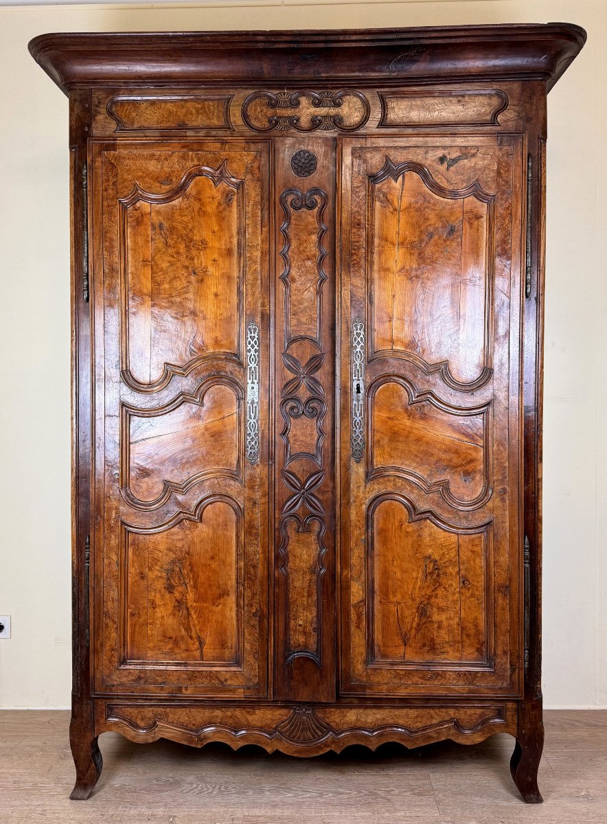 Armoire &eacute;poque Louis XV En Noyer Et Orme