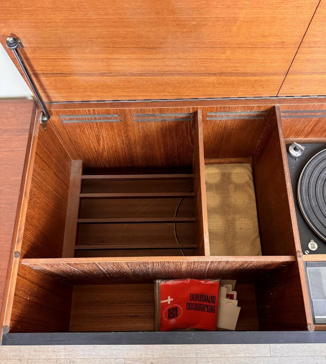 Enfilade Scandinave Avec Tourne Disque Et Radio Bang Et Olufsen Vers 1970-photo-3