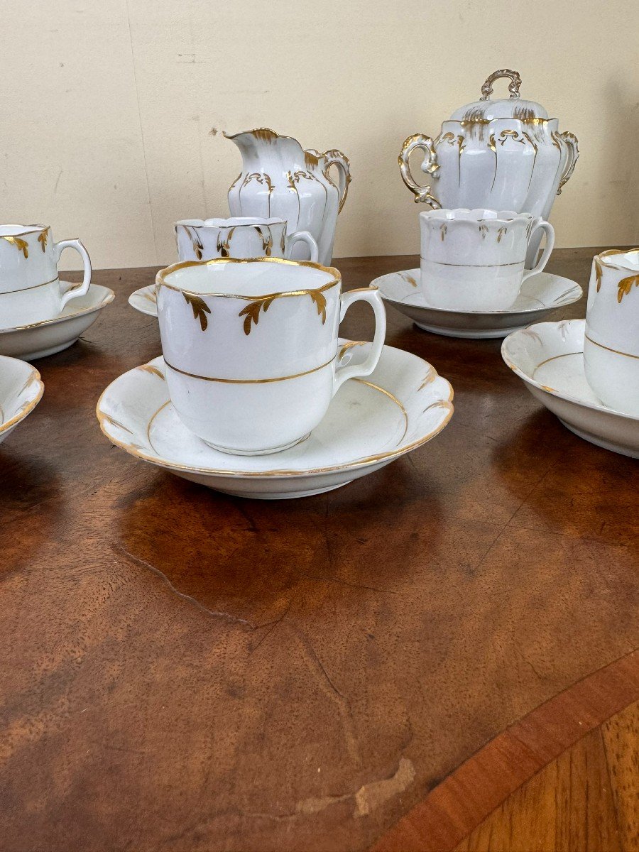 Porcelaine Lyonnaise XIX Eme : Service à Café à Décors Dorés Sur Fond Blanc 27 Pièces-photo-2