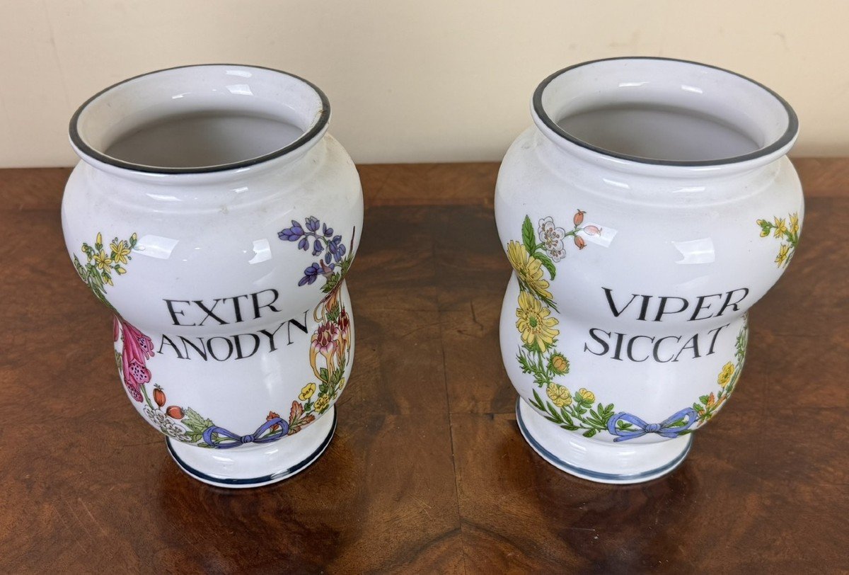 Two 20th Century Porcelain Pharmacy Jars-photo-2