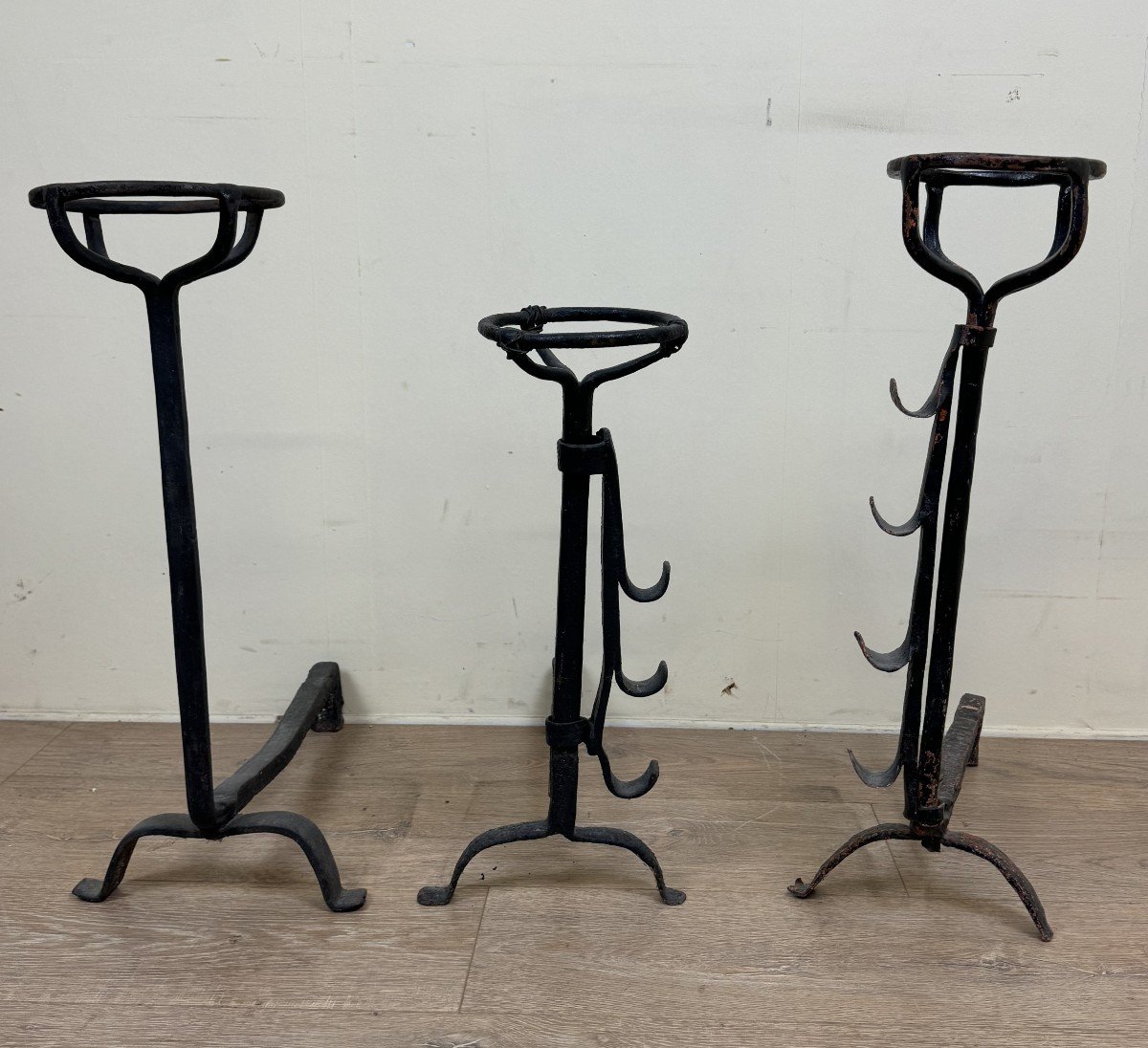 Trois Hâtiers Ou Landiers En Fer Forgé 