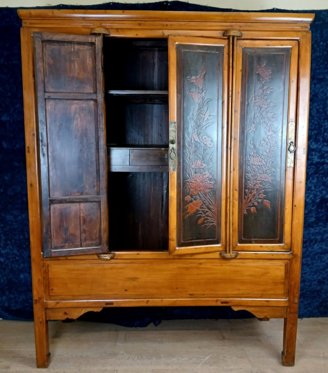 China, Early 20th Century: Large Lacquer Cabinet With Floral Decorations-photo-5