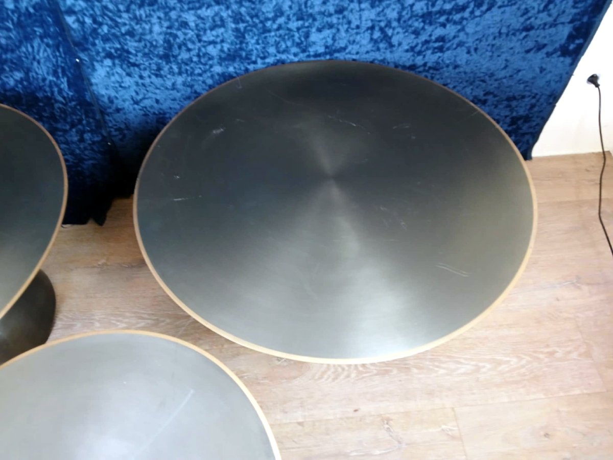 Série De Trois Tables Basse Design En Métal Dépoli époque Vers 1990/2000-photo-1
