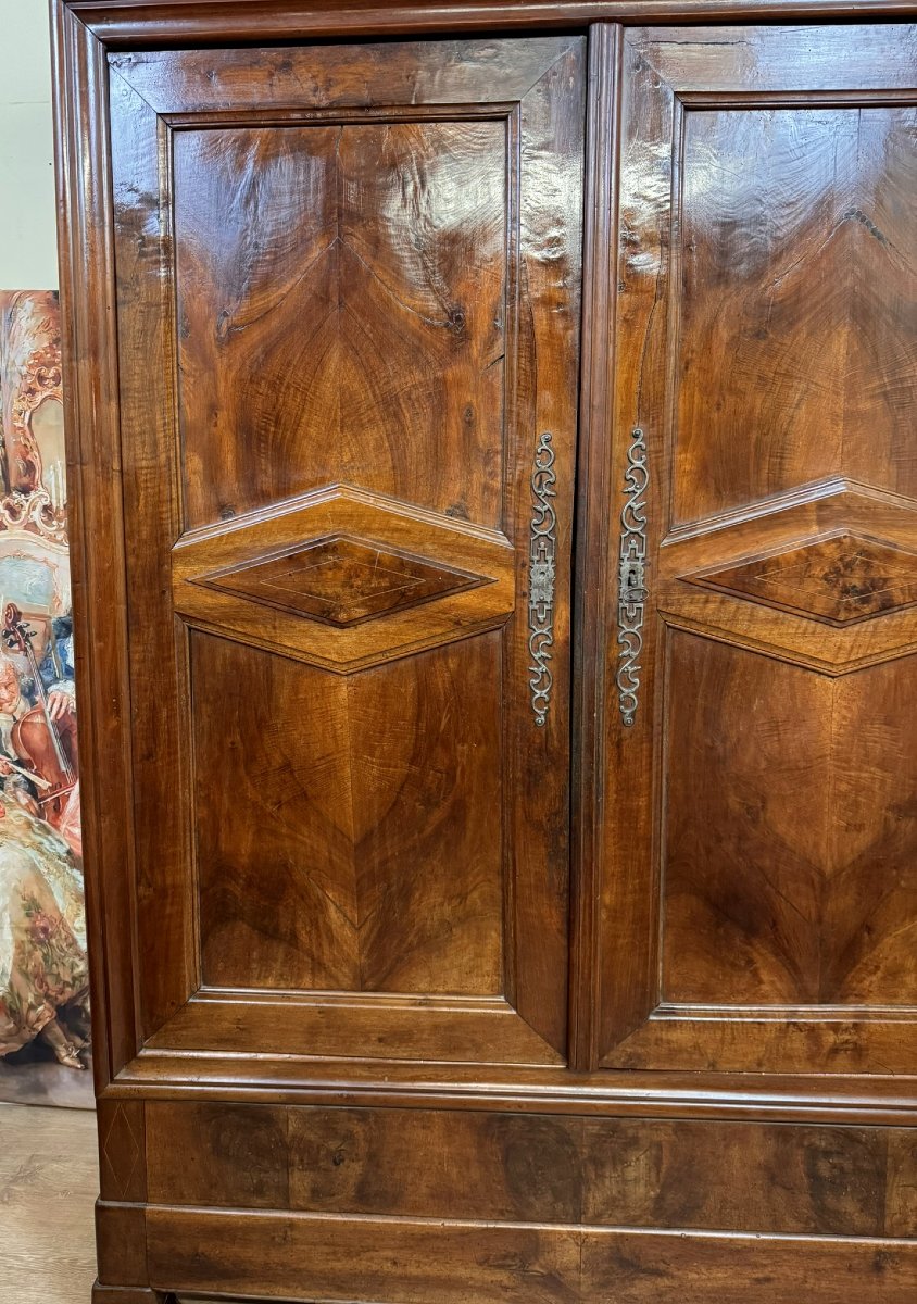 Burgundy Cabinet In Solid Walnut -photo-1