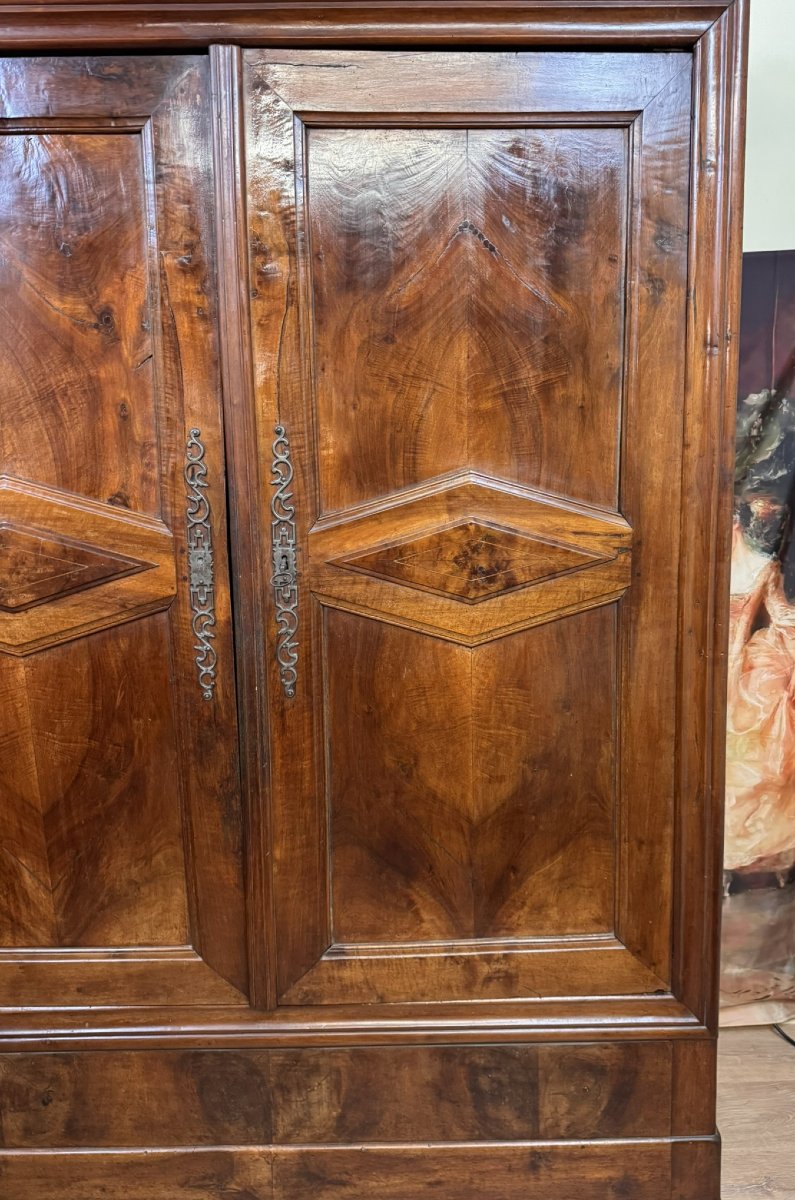 Burgundy Cabinet In Solid Walnut -photo-2