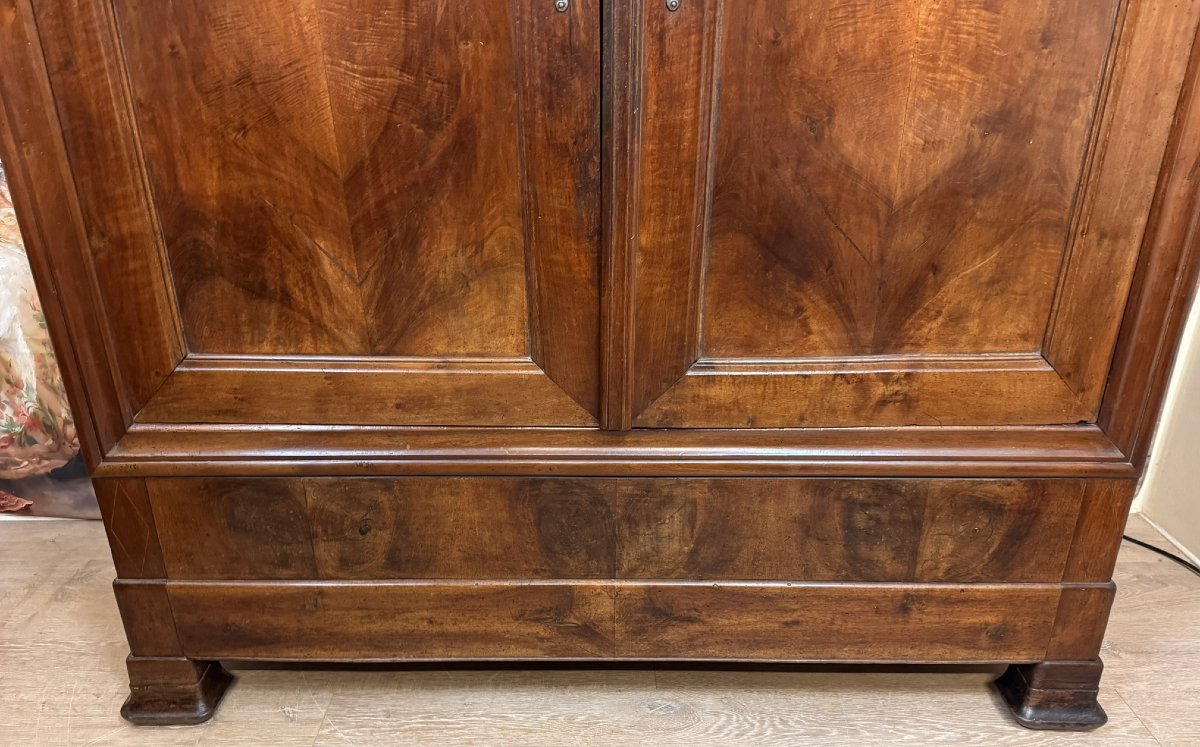 Burgundy Cabinet In Solid Walnut -photo-5