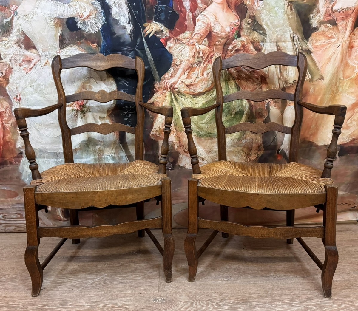Paire de fauteuils style Louis XV