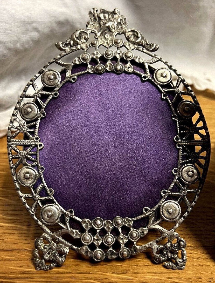 Renaissance Style Silver Photo Frame -photo-1
