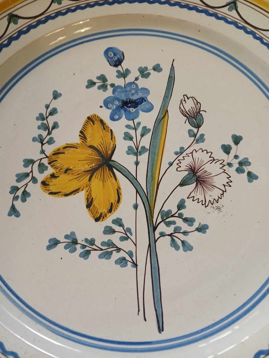 Deux très Grands Plats Creux A Décors De Fleurs en couleur-photo-3