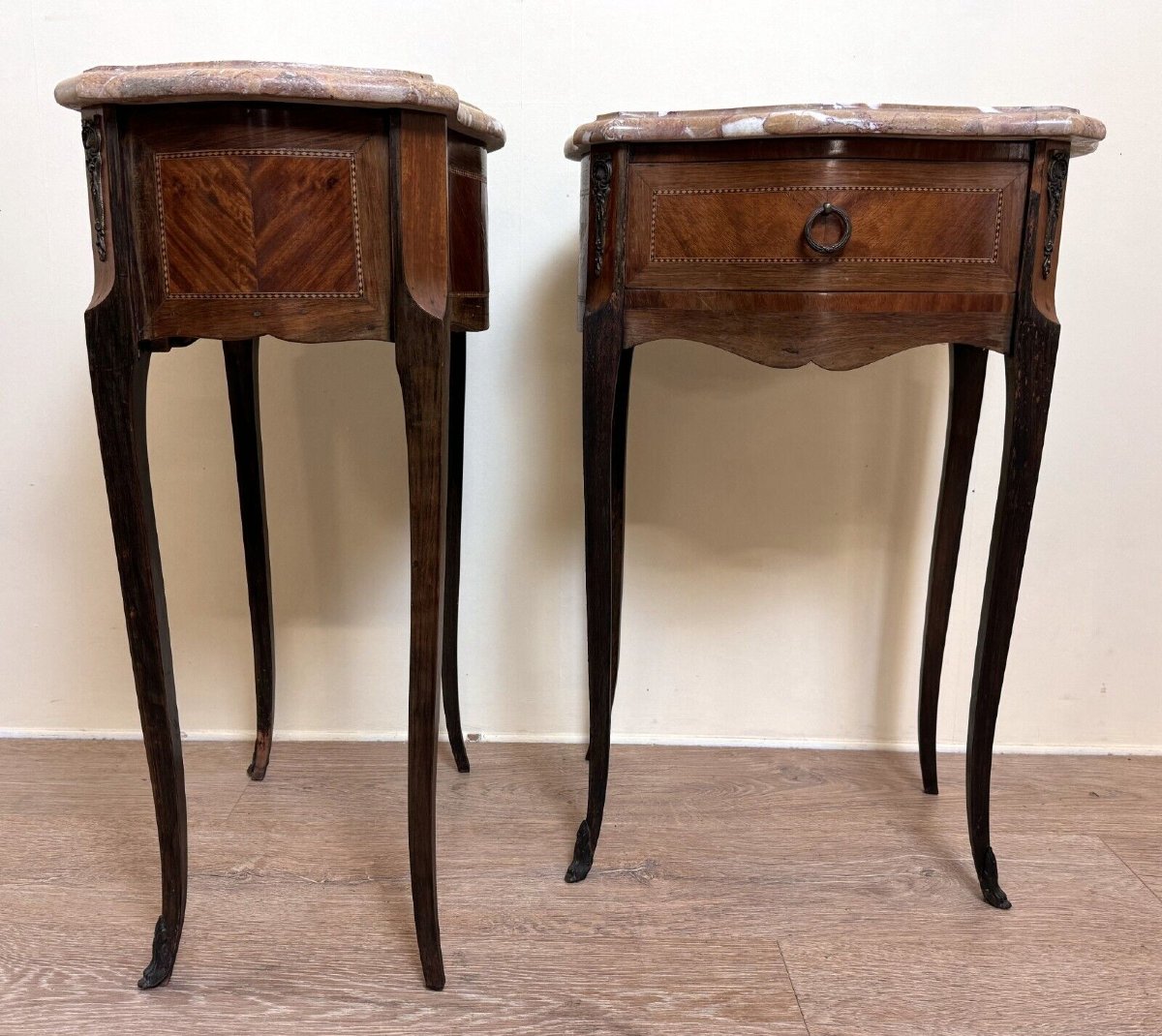 paire de tables d'apparat Louis XV galbées en marqueterie de bois précieux  -photo-7