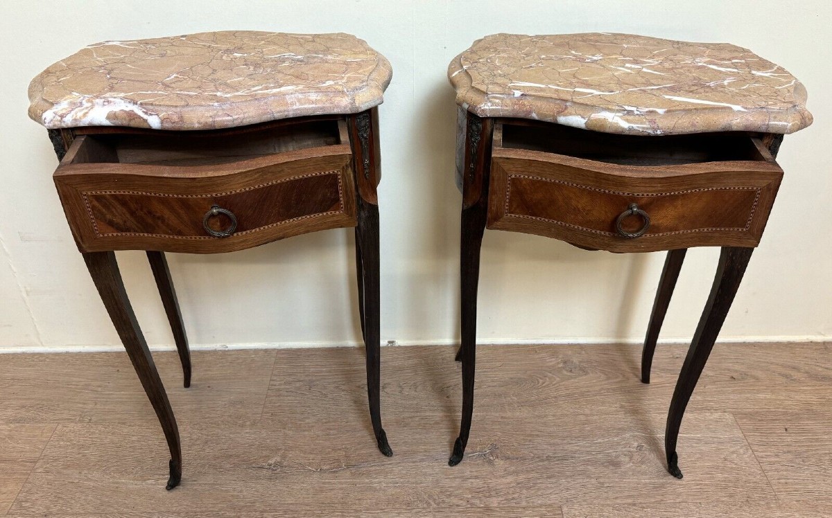 paire de tables d'apparat Louis XV galbées en marqueterie de bois précieux  