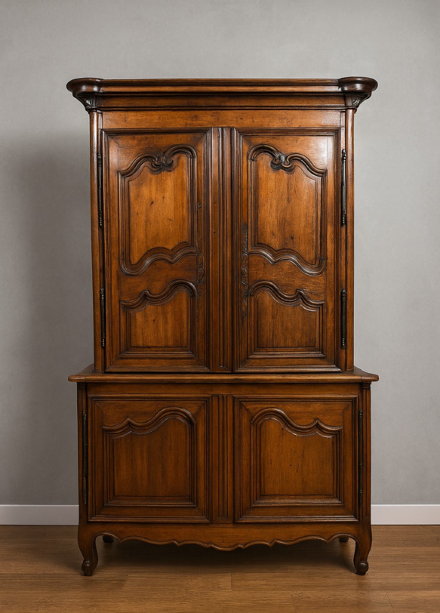 buffet deux corps style Louis XV en merisier et noyer 