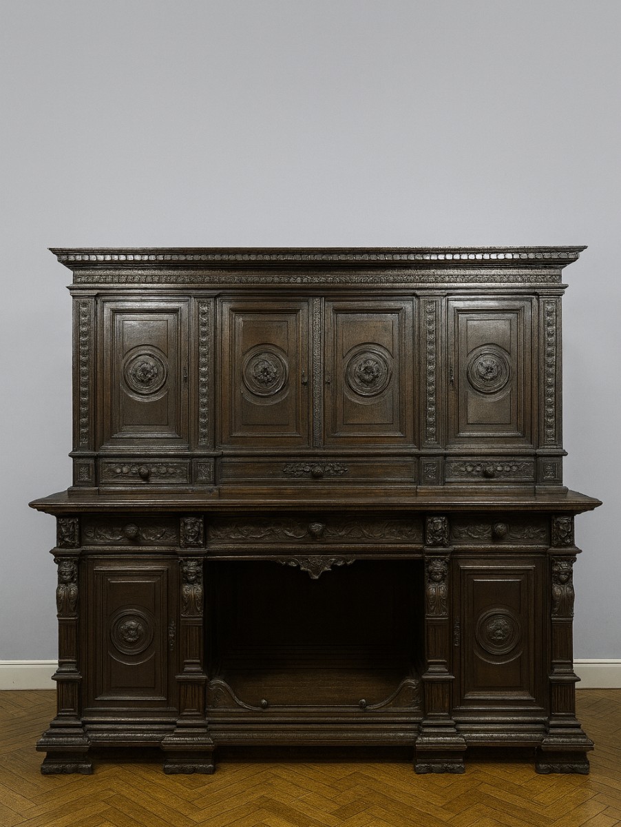 Important buffet Renaissance de château en noyer massif 