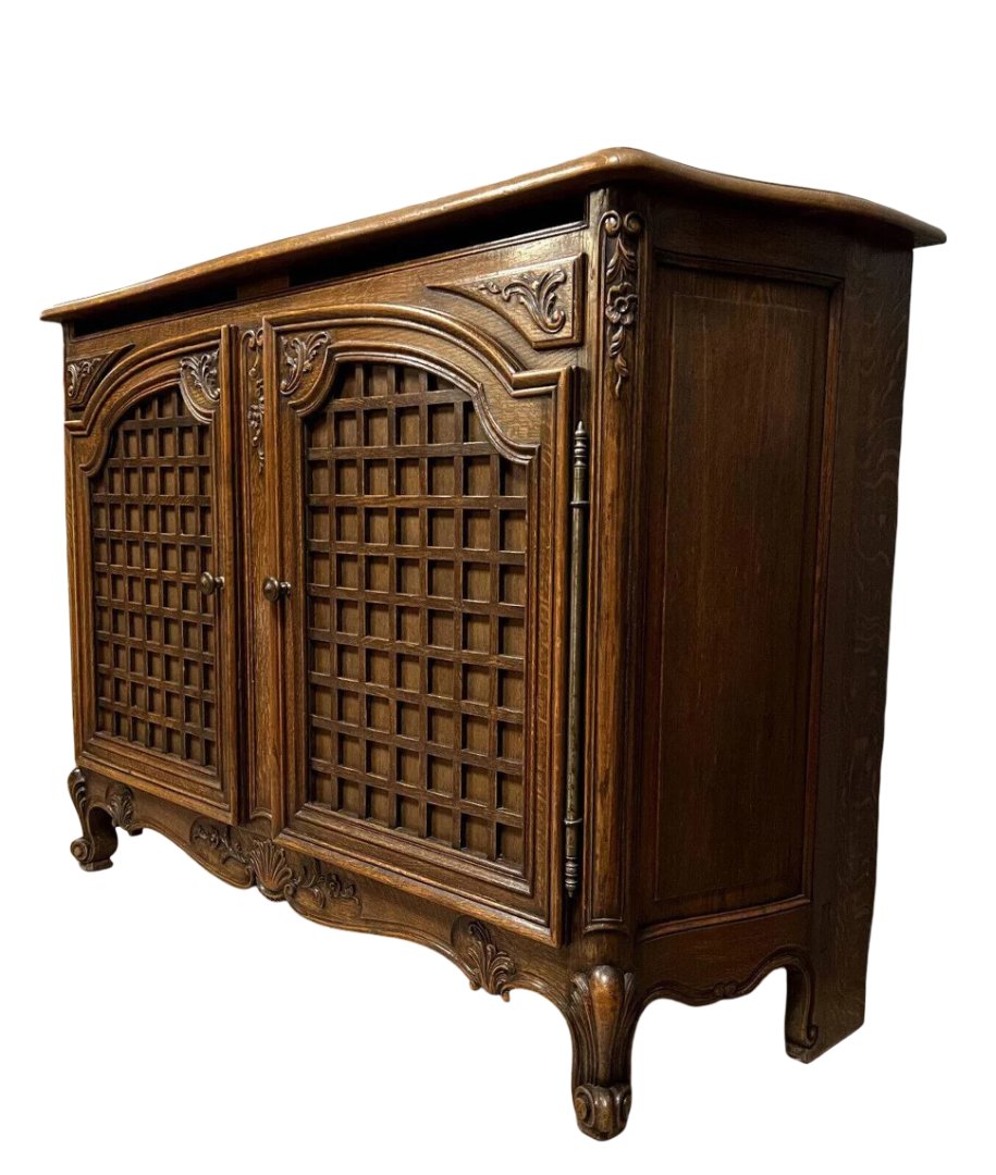 buffet de boiserie galbé a double fond secret style Louis XV en chêne -photo-1