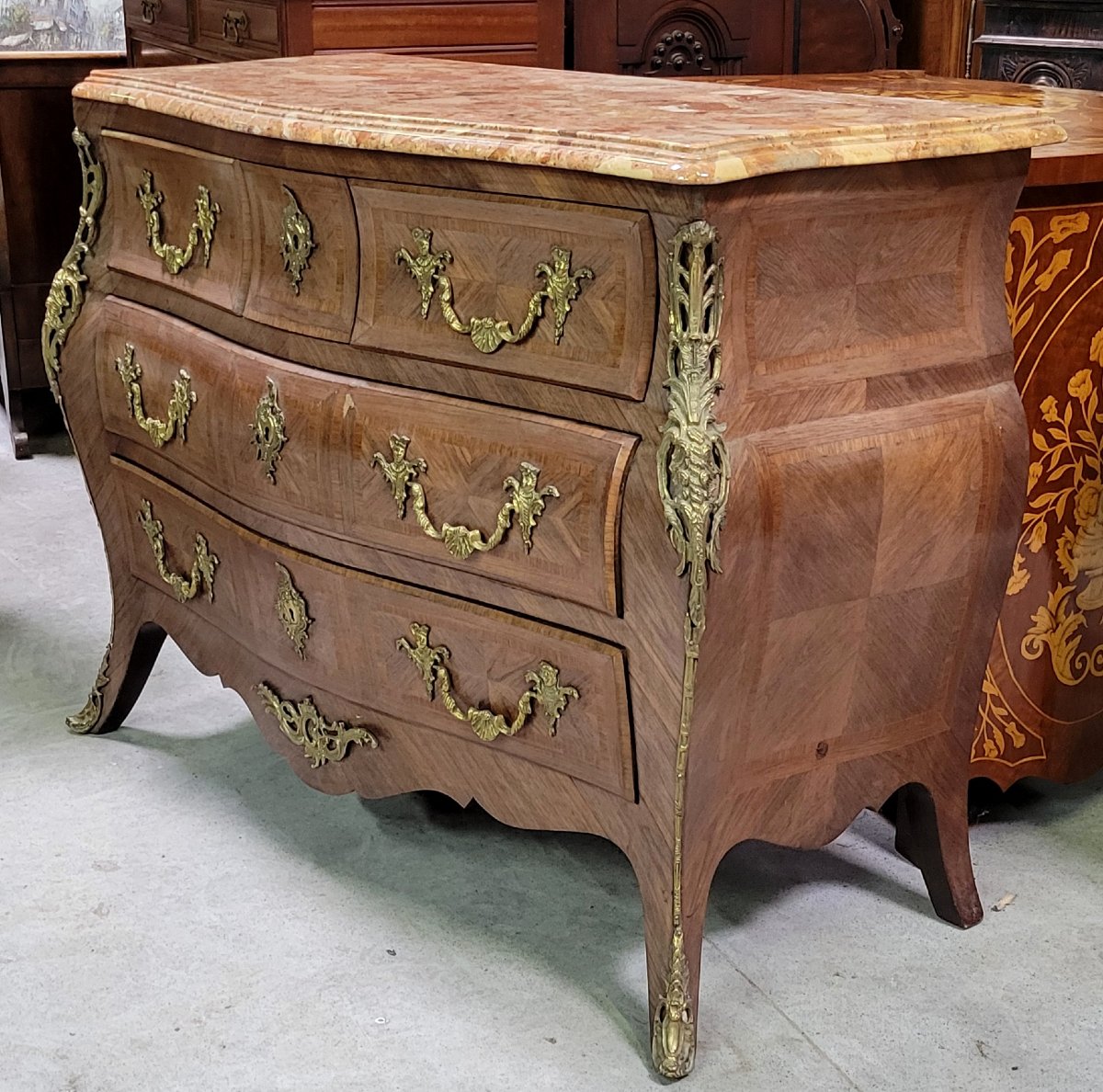 Commode galbée style Louis XV en marquéterie-photo-1