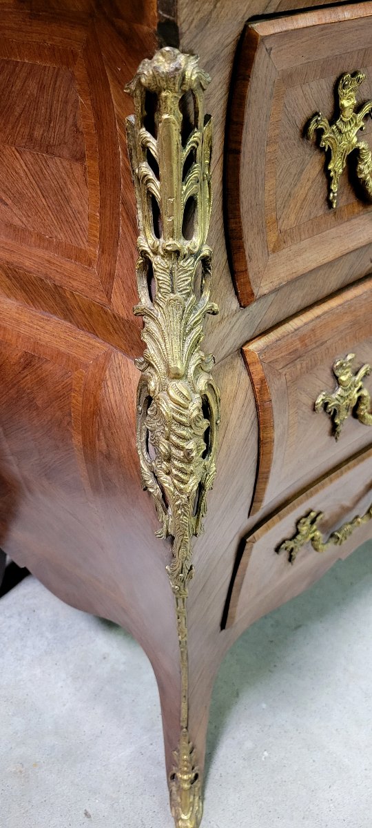 Commode galbée style Louis XV en marquéterie-photo-4