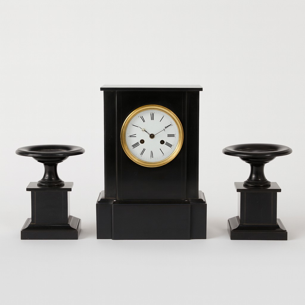 pendule borne époque Napoléon III avec ses deux cassolettes