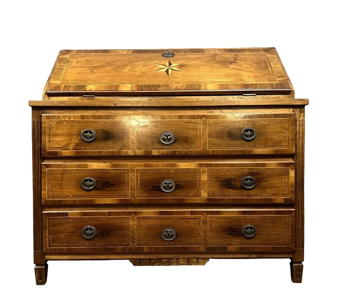 Louis XVI Period Chest Of Drawers In Burr Walnut With Marquetry Decoration 