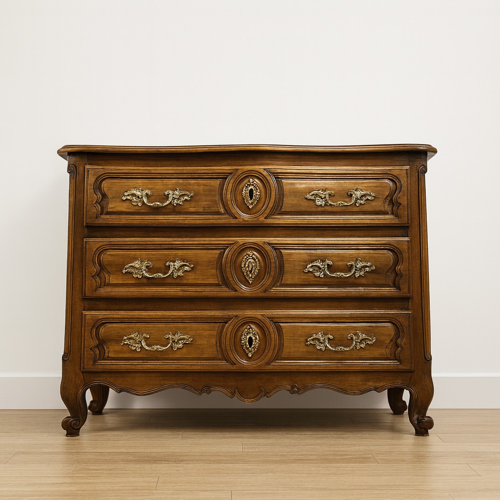 Commode Lyonnaise galbée époque louis XV en noyer 