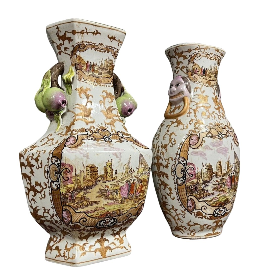 Deux vases Chinois en Porcelaine à décor polychrome et or de scènes portuaires-photo-1
