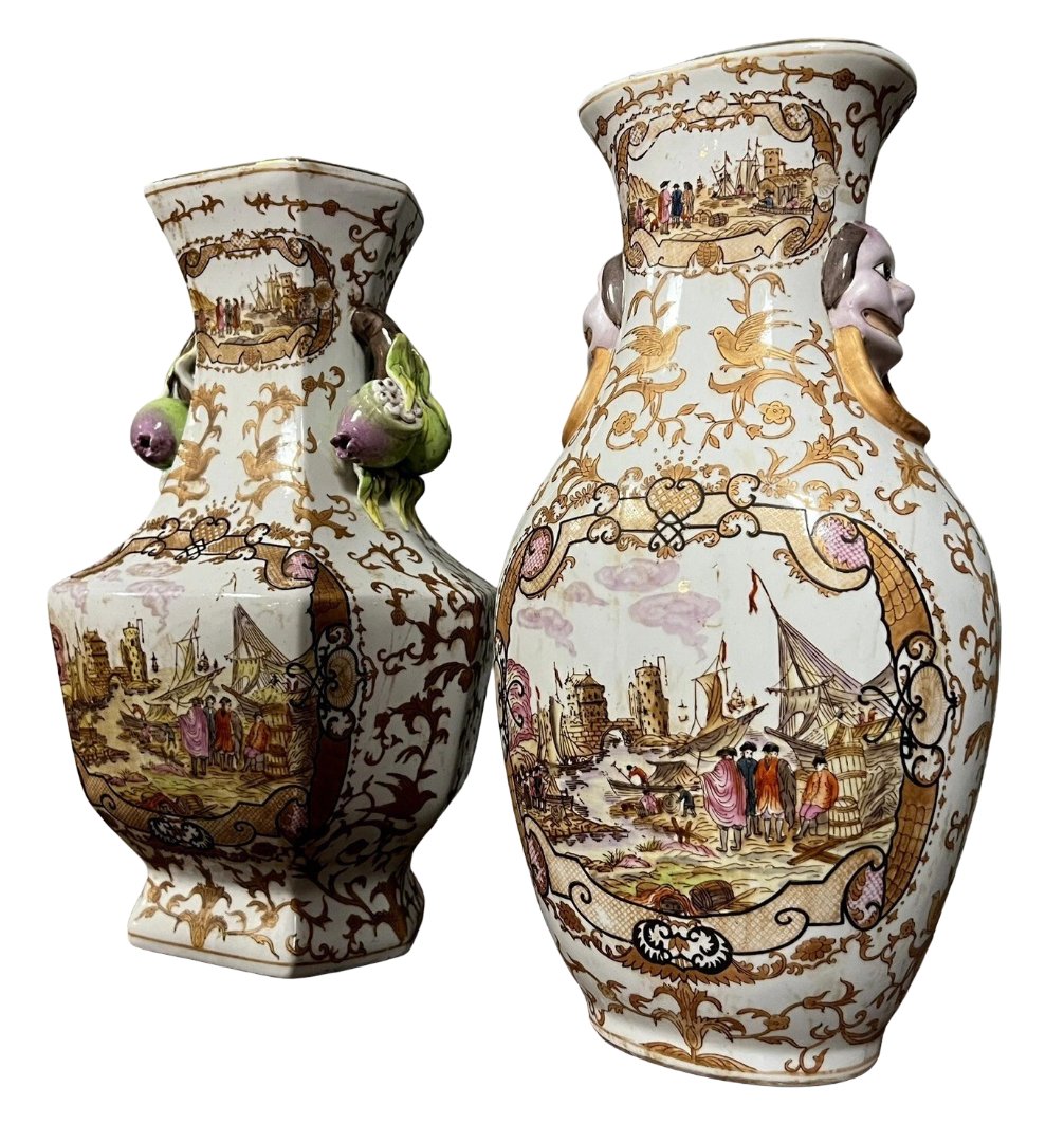 Deux vases Chinois en Porcelaine à décor polychrome et or de scènes portuaires-photo-2