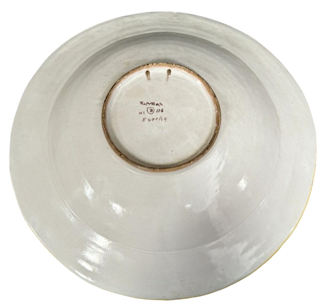 Faïences de Talavera Espagne : grand plat a décors d'une scène mythologique-photo-1