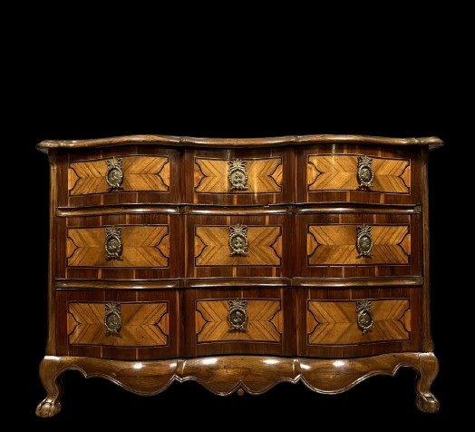 Louis XV Period Arbalète Chest Of Drawers In 18th Century Marquetry Of Fine Woods