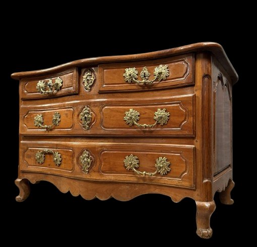 Commode galbée époque Louis XV en noyer et bronzes dorés époque XVIIIeme-photo-1