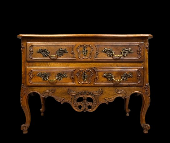 Commode sauteuse Provençale Arlésienne époque Louis XV en noyer époque XVIIIeme
