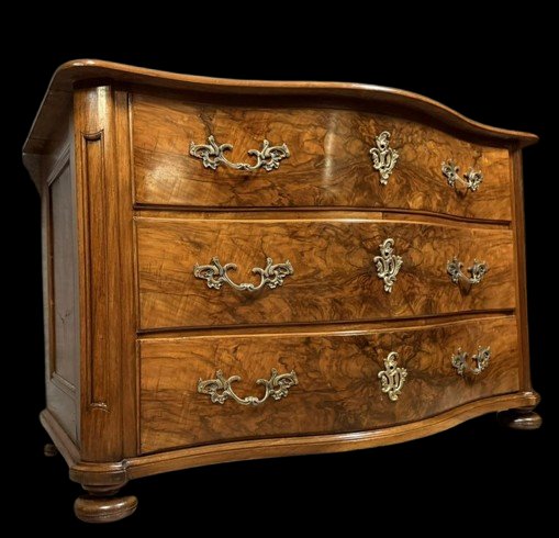 Curved Chest Of Drawers From The Louis XIV - Louis XV Period In Burr Walnut And Gilded Bronze-photo-2