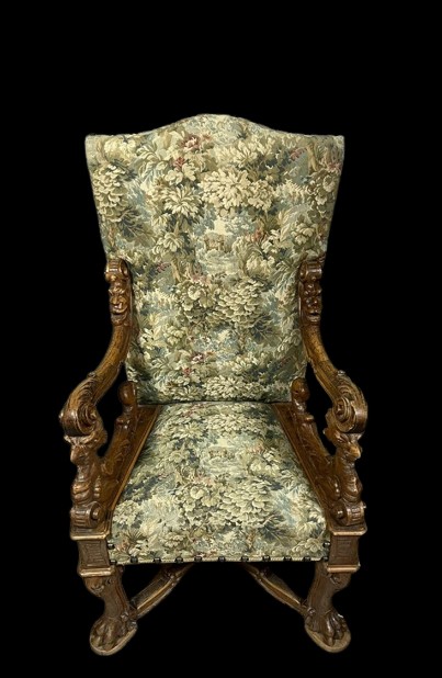 D'aprés Andréa Brustolon : Fauteuil Renaissance à haut dossier en noyer sculpté