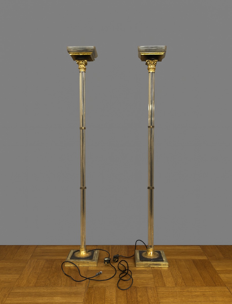 Maison Roméo : paire de grands lampadaires en colonne vers 1970