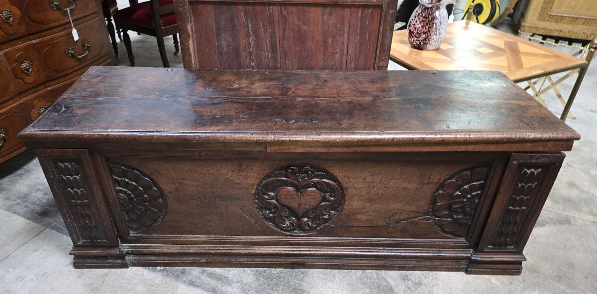 17th Century Walnut Wedding Chest  -photo-2