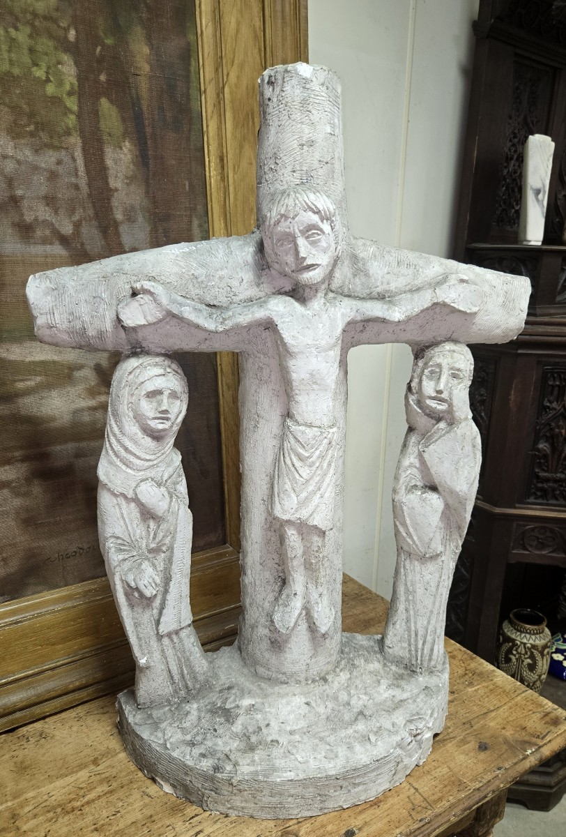 Gabriel GOUTTARD (1927-2015). Calvaire en plâtre sculpté en ronde bosse.