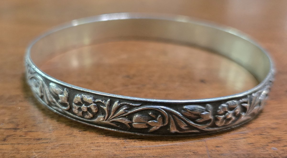 Art Deco Style Silver Bracelet With Raised Flower Motifs-photo-1