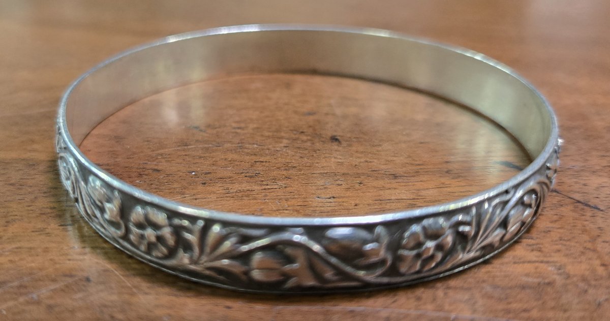 Art Deco Style Silver Bracelet With Raised Flower Motifs-photo-2