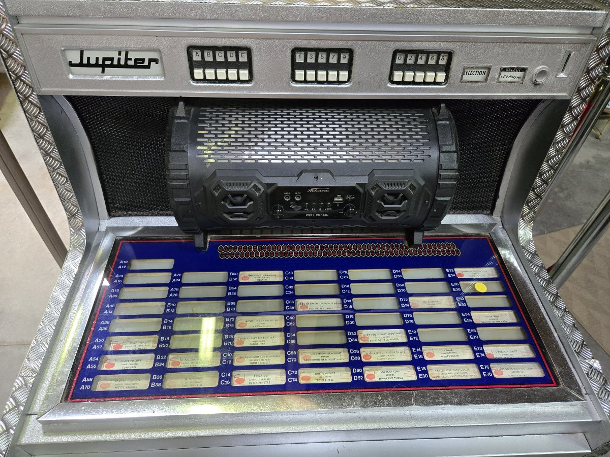 travail de créateur : Juke box fonctionnant en bluetooth-photo-4