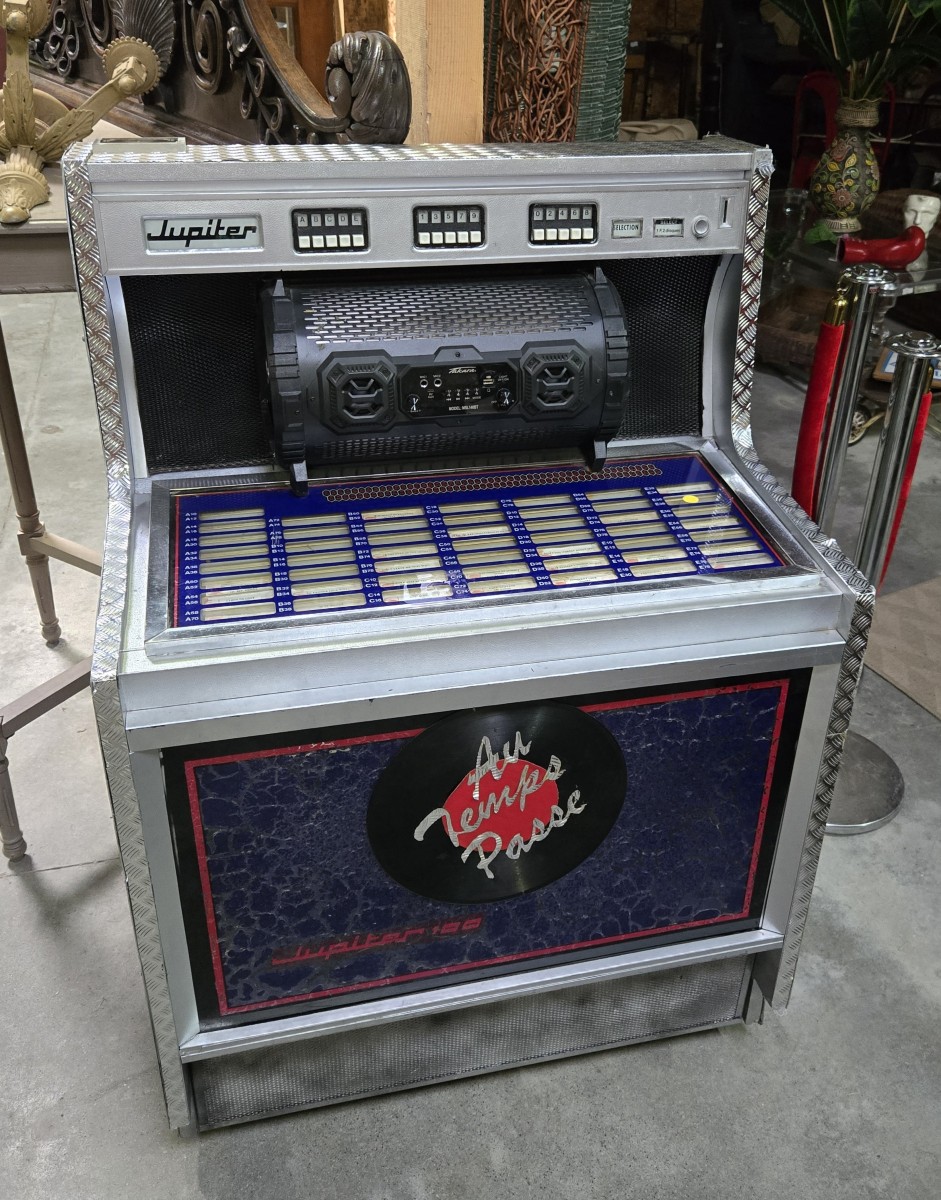 travail de créateur : Juke box fonctionnant en bluetooth