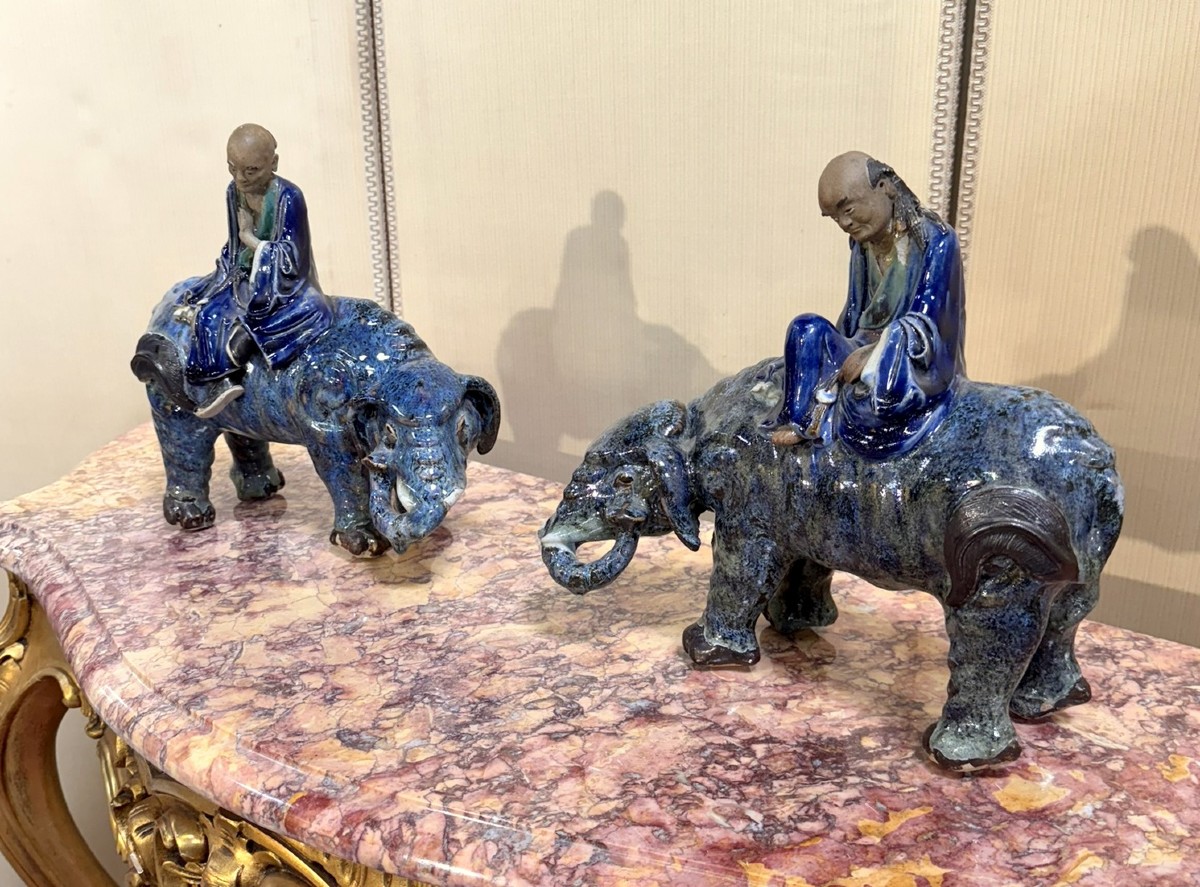 Asie XIXeme : paire de brule parfums figurant des personnages a dos d'éléphant-photo-1