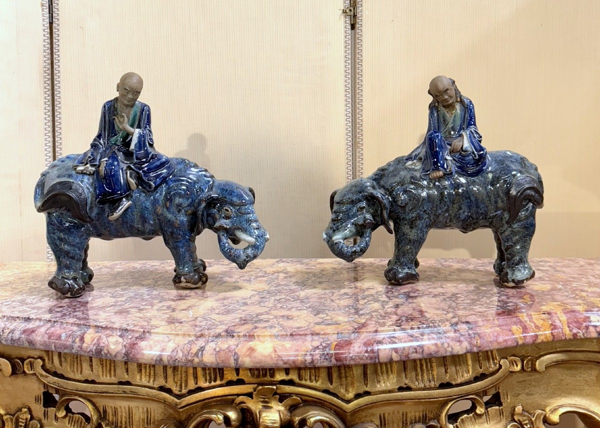 Asie XIXeme : paire de brule parfums figurant des personnages a dos d'éléphant