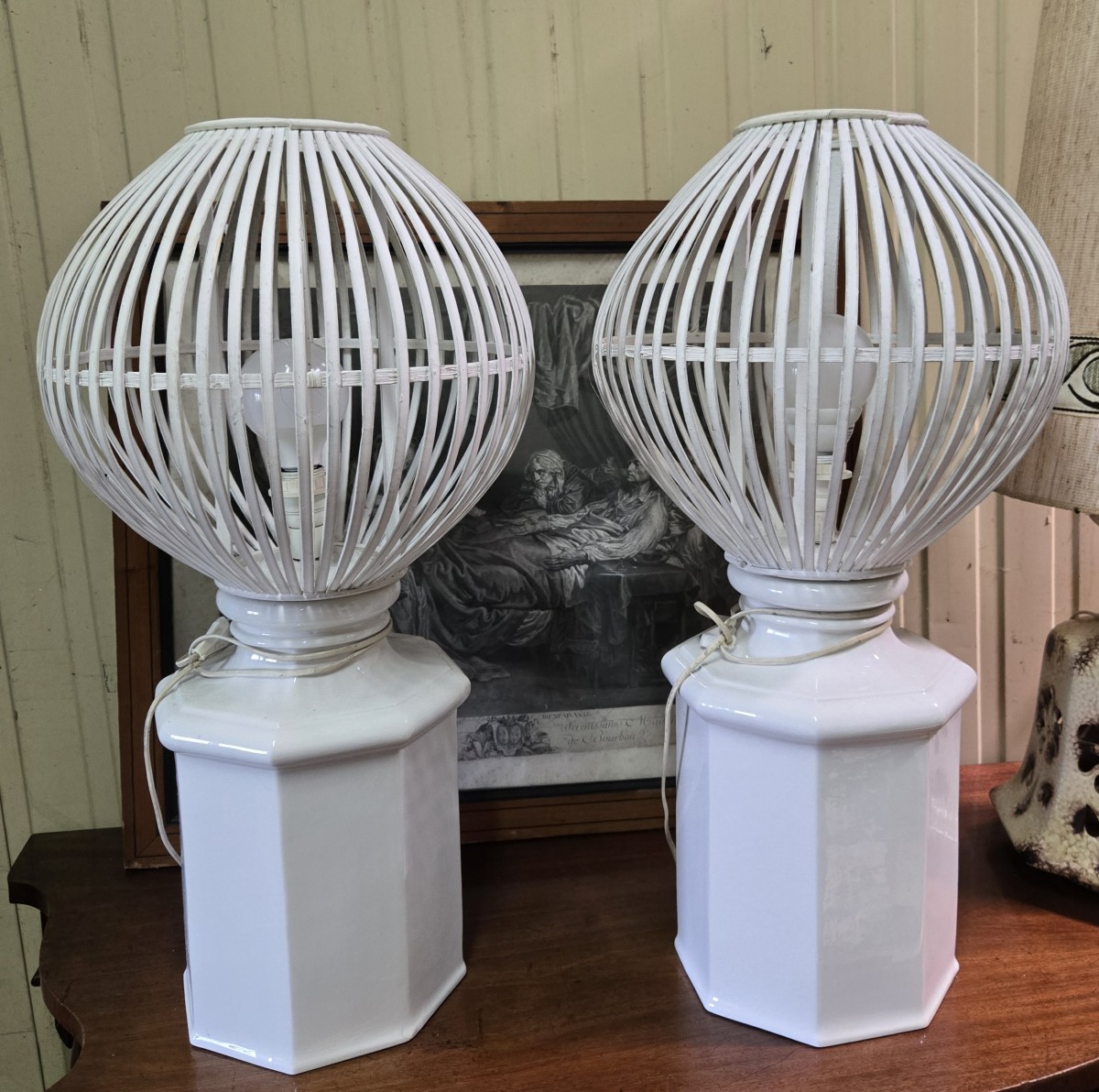 paire de trés grandes lampes modernistes en ceramique et bois peint