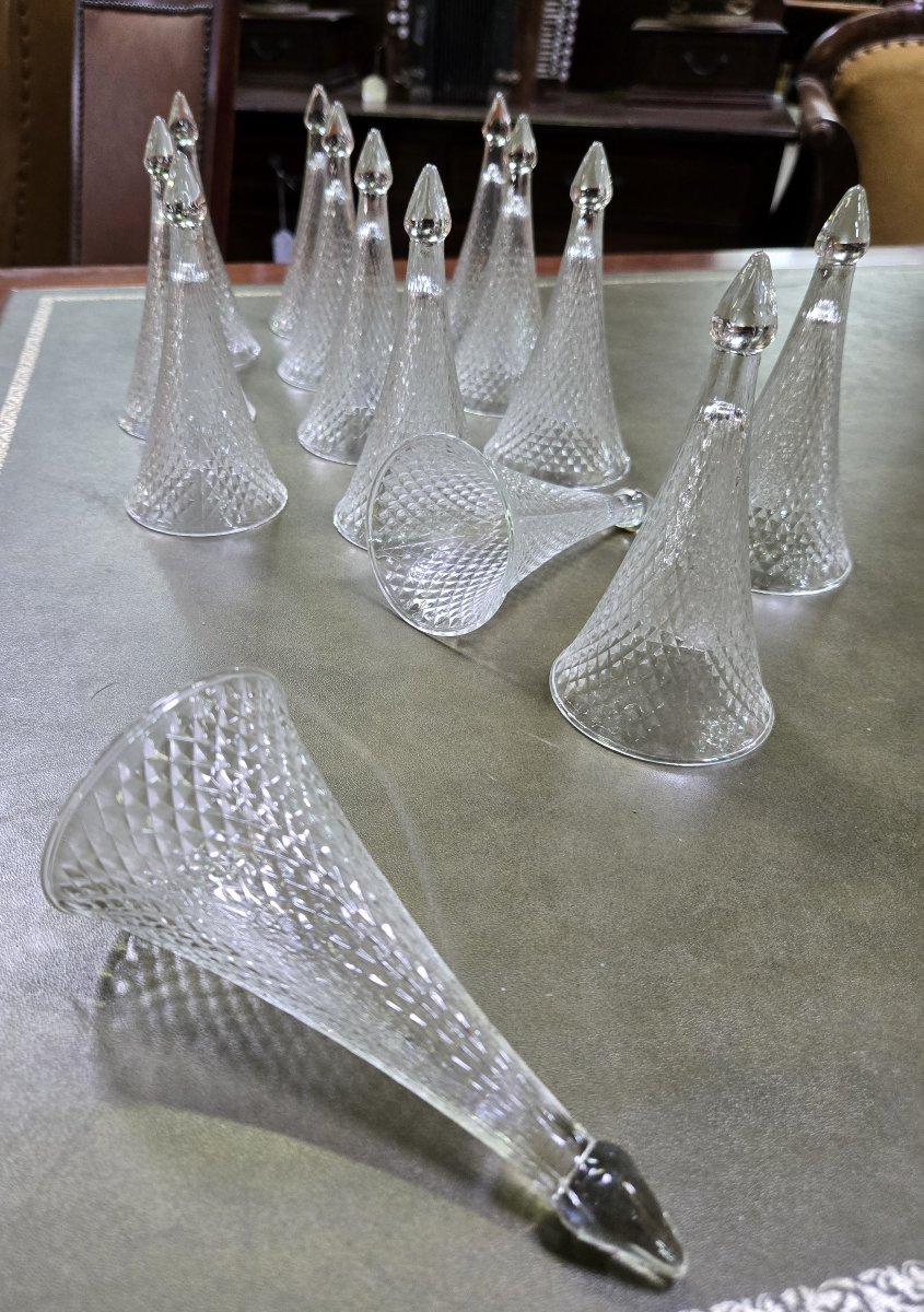 série de 16 flutes a Champagne en verre moulé-photo-6