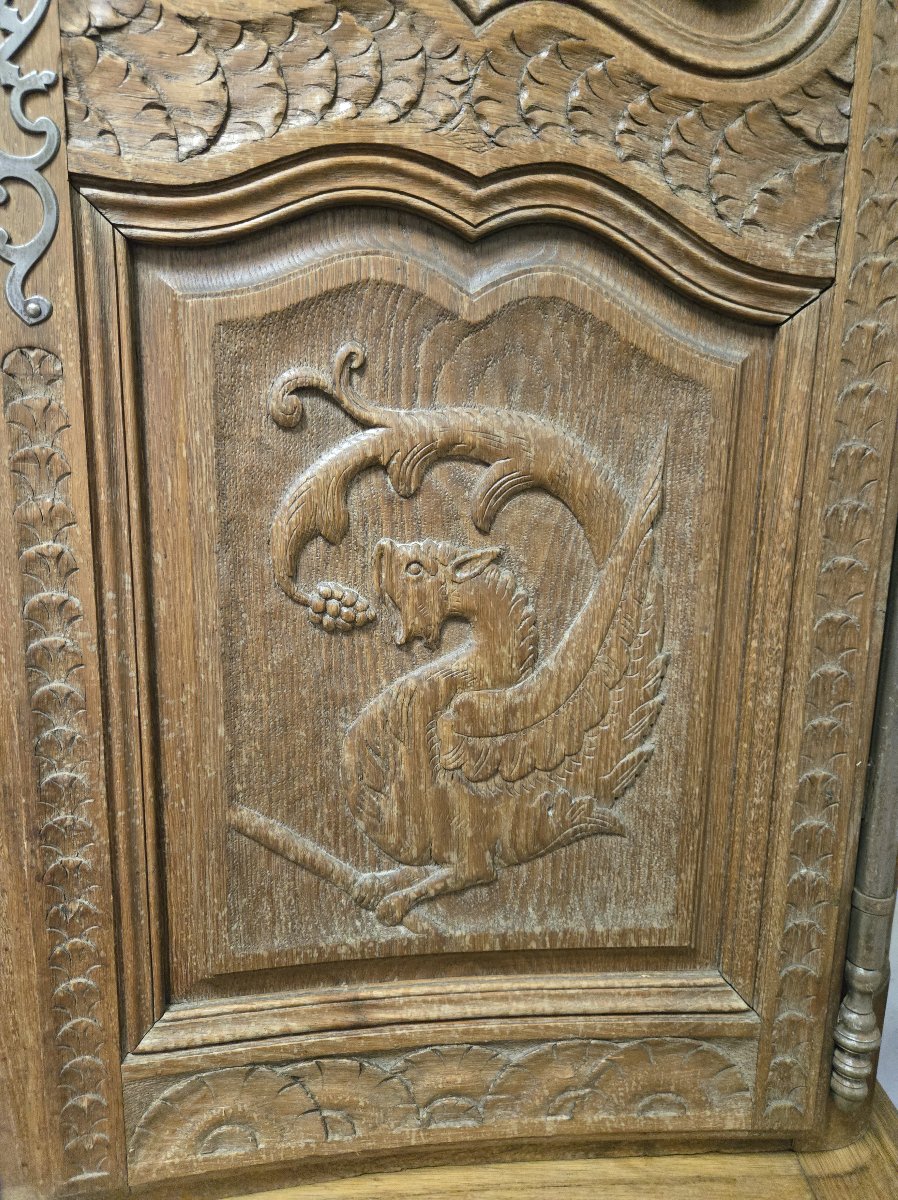 Crédence a retrait louis XV galbée en chêne entièrement sculptée aux emblémes de la royauté-photo-3
