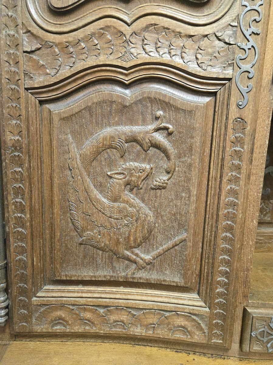 Crédence a retrait louis XV galbée en chêne entièrement sculptée aux emblémes de la royauté-photo-6