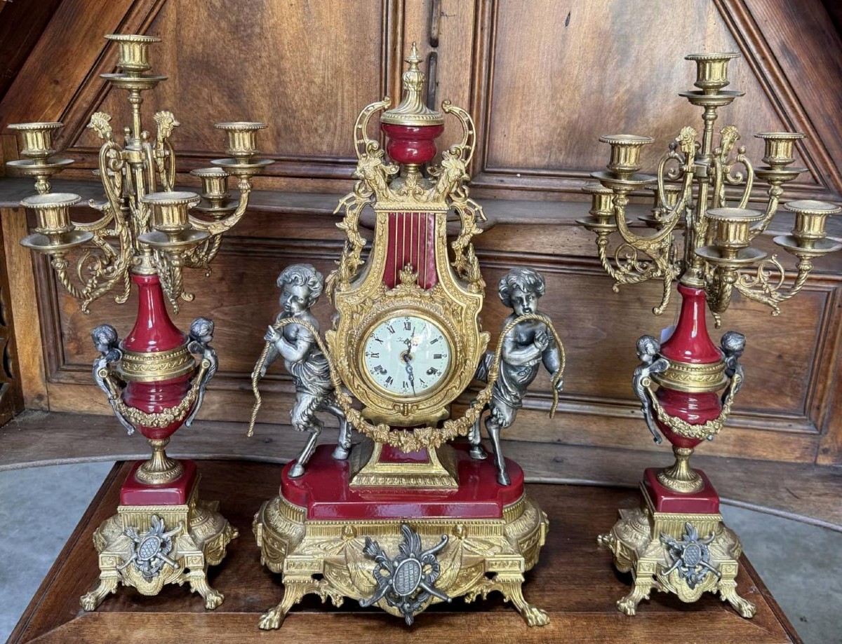 Imperial: Louis XV Style Clock And Two Candelabras - Baroque In Bronze And Red Marble 