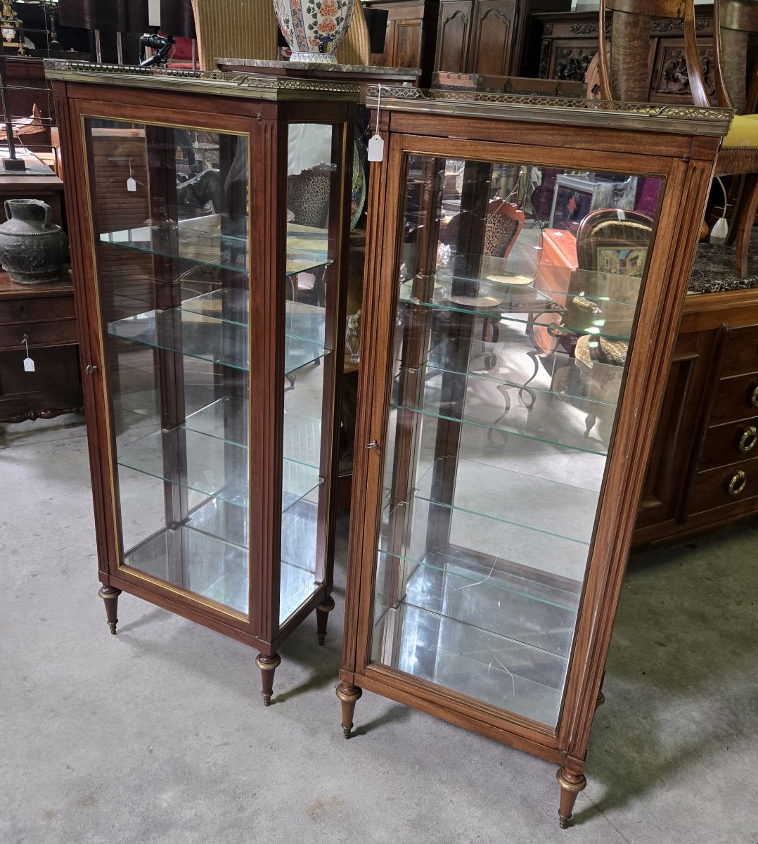 Paire de vitrines Parisiennes de style Louis XVI en acajou-photo-8