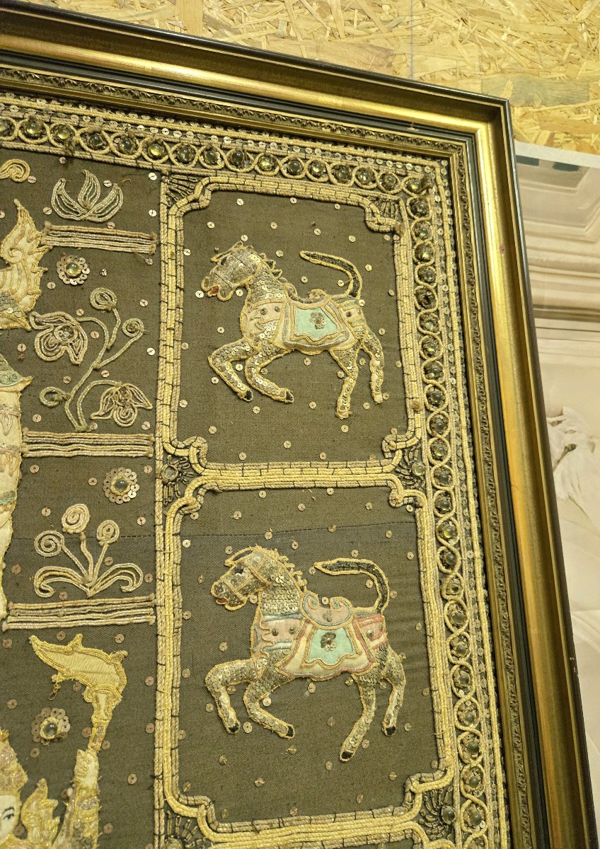 Grande broderie au fil d'or de la fin du XIXe siècle représentant des personnages et animaux -photo-4