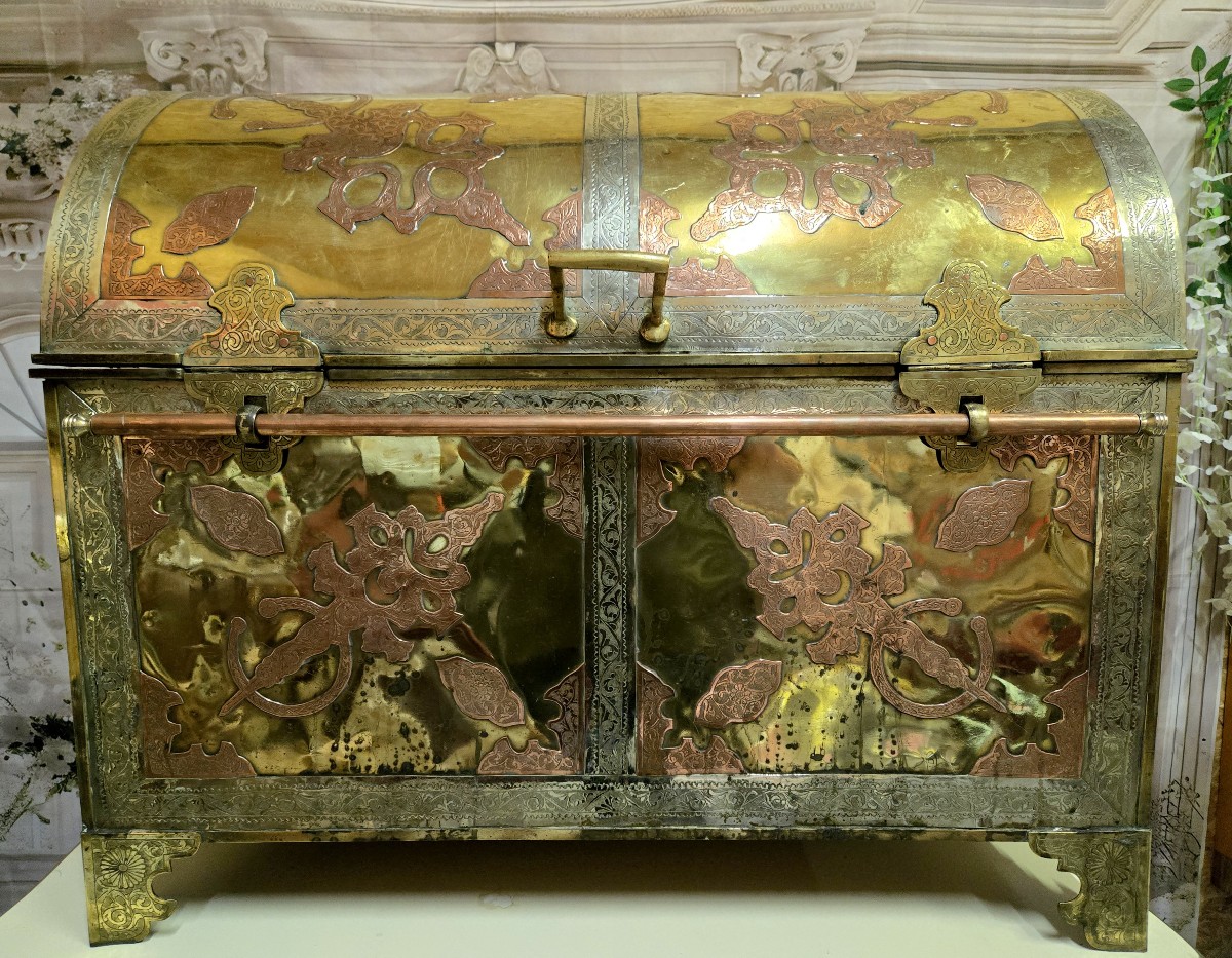 Important Oriental Chest In Bronze, Copper And Gilded Brass